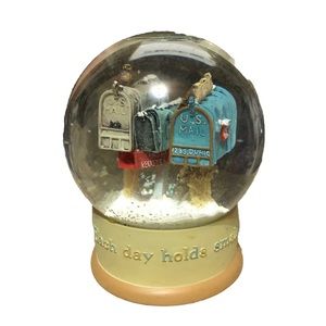 Hallmark Winter Christmas Pretty Snowglobe